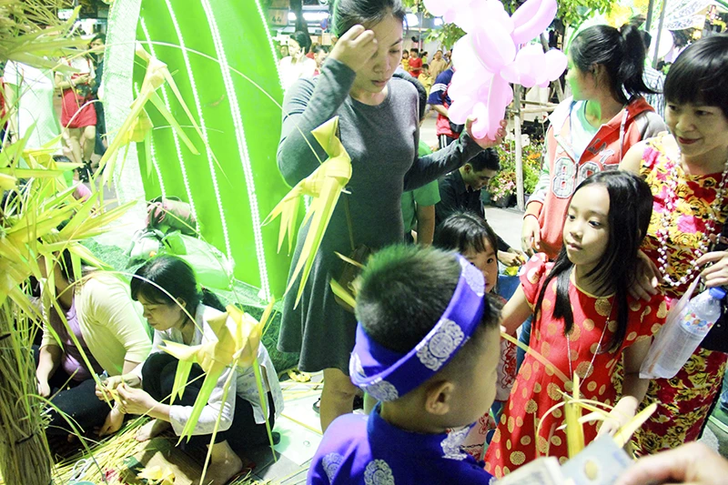 Mưu sinh đêm giao thừa ảnh 10